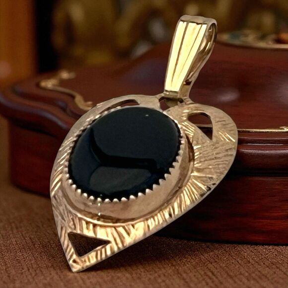 Vintage Gold Filled Pendant Black Cabochon Textured Mid Century Modern  7S - Picture 2 of 7